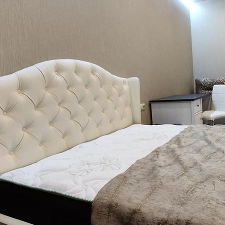 Luxury Apartments Atlant Lutsʼk Exterior foto
