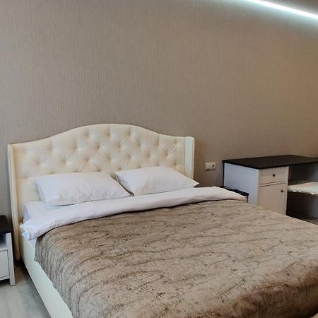 Luxury Apartments Atlant Lutsʼk Exterior foto