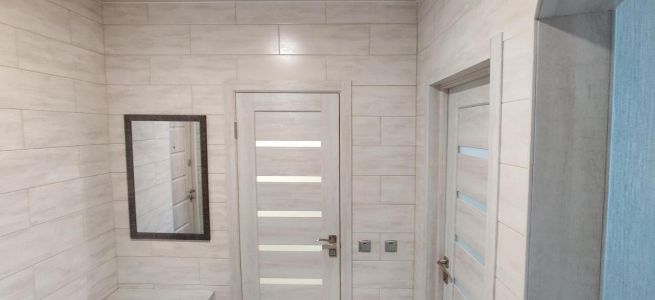 Luxury Apartments Atlant Lutsʼk Exterior foto