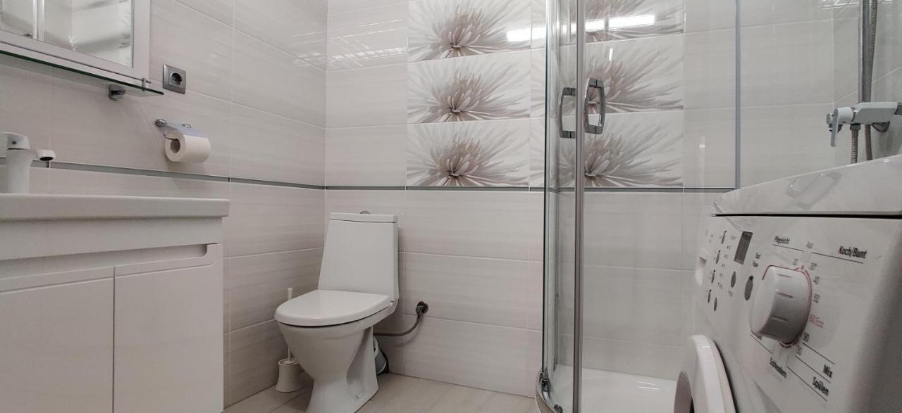 Luxury Apartments Atlant Lutsʼk Exterior foto
